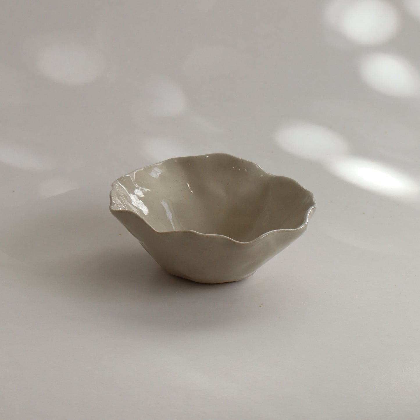 Small Wobble Bowl - Oyster (1)