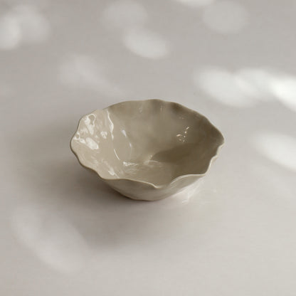 Small Wobble Bowl - Oyster (1)