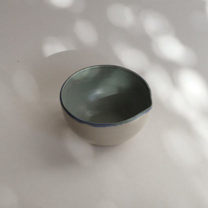 Small Pourer - Cream & Seal